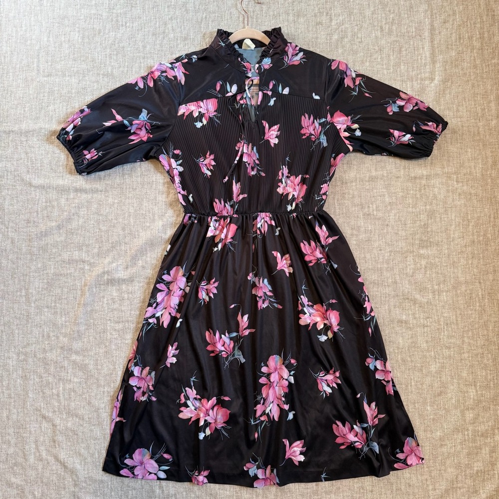 Vintage Floral Pleated Midi Dress 24.5 Black Pink Ruffle Neck Puff Sleeve 70s